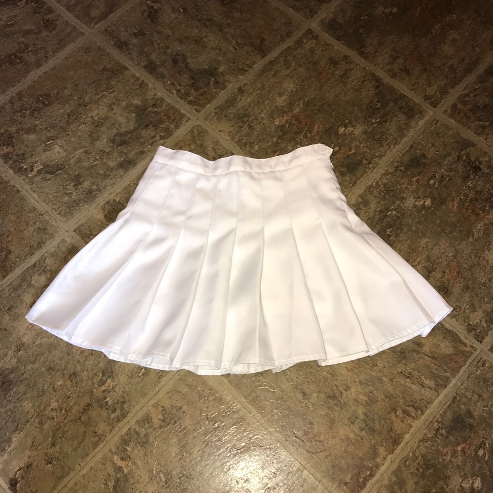 White pleated tennis skirt